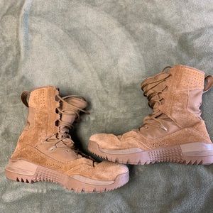 nike trail frame boots